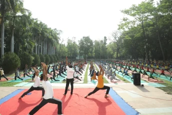 विद्यार्थ्यांच्या आरोग्यासाठी योगा