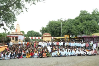 संत ज्ञानेश्वर मंदिर प्रांगणात सर्व विद्यार्थ्यांसमवेत